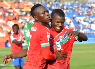 Mendoza, Argentina.- En las fotos tomadas el 25 de mayo del 2023, durante el partido entre Francia y Gambia en un encuentro correspondiente a la jornada 2 del Mundial Sub-20 en el Estadio Malvinas Argentinas. Gambia venció 2-1 a Francia y quedó como único líder del Grupo F con seis puntos. Además, con este puntaje, Gambia consiguió pasar a octavos de final del Mundial Sub-20.