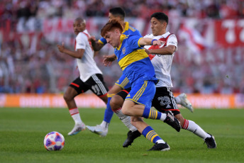 Buenos Aires, Argentina.- En las fotos tomadas el 7 de mayo del 2023, durante el partido entre River Plate y Boca Juniors por la fecha 15 de la Liga Profesional de Fútbol, en el Monumental ante más de 83 mil personas. River se impuso por 1 a 0 a un gol de Miguel Borja y sigue firme en lo más alto de la Liga Profesional con 37 unidades, sacándole 19 puntos a su clásico rival.