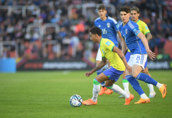 Mendoza, Argentina.- En las fotos tomadas el 21 de mayo del 2023, durante el partido entre Italia y Brasil en el estadio Malvinas Argentinas de Mendoza cerrando la segunda jornada del Mundial Sub-20. Italia ganó 3-2 ante Brasil y lidera el Grupo D. Brasil buscará recuperarse cuando enfrente en la próxima fecha a la debutante República Dominicana. Por su parte, Italia buscará la clasificación en su próximo partido ante su similar de Nigeria.