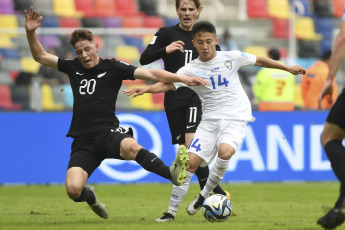 Santiago del Estero, Argentina.- En las fotos tomadas el 23 de mayo del 2023, durante el partido entre Uzbekistán y Nueva Zelanda por la fecha 2 del grupo A del Mundial Sub 20, en el estadio Único Madre de Ciudades. Uzbekistán y Nueva Zelanda empataron 2-2. En la siguiente jornada Uzbekistán se enfrentará de local ante Guatemala y Nueva Zelanda disputará el juego de visitante frente a Argentina.