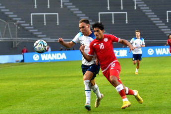 La Plata, Argentina.- En las fotos tomadas el 22 de mayo del 2023, durante el partido entre Inglaterra y Túnez en el Mundial Sub20 de Argentina en el estadio Único Diego Maradona de La Plata. Con un cabezazo del artillero Dane Scarlett, el campeón europeo Inglaterra venció 1-0 a Túnez. Inglaterra, busca su segundo torneo mundial tras el obtenido en 2017, por lo que lidera con tres puntos el Grupo E.