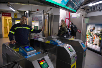 Buenos Aires, Argentina.- En las fotos tomadas el 9 de mayo del 2023, un nuevo paro de colectivos tiene lugar en el Área Metropolitana de Buenos Aires (AMBA) por el ataque a un colectivero de la línea 440 durante la madrugada del martes en la localidad bonaerense de Grand Bourg. Las líneas 440, 315 y 740 confirmaron el paro por tiempo indeterminado.