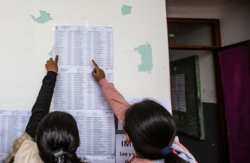 Salta, Argentina.- En las fotos tomadas el 14 de mayo del 2023, argentinos asistieron a las urnas para participar de las elecciones locales en Salta. Los comicios provinciales que se desarrollaron en Salta, La Pampa, Tierra del Fuego y San Juan concluyeron con la victoria del oficialismo y una amplia participación popular. Los gobernadores Gustavo Sáenz (Salta), Sergio Ziliotto (La Pampa) y Gustavo Melella (Tierra del Fuego) fueron reelectos.