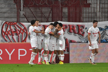 Buenos Aires, Argentina.- En las fotos tomadas el 29 de mayo del 2023, durante el partido entre Union y Huracán en un encuentro por la jornada 18 de la Liga Profesional Argentina en el Estadio Tomás Adolfo Ducó. Union venció por 1-0 a Huracán con un gol de Mauro Luna Diale, a los 22 minutos. En la próxima fecha, Huracán se medirá con Central Córdoba, mientras que Union tendrá como rival a Gimnasia.