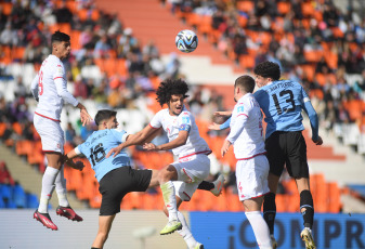 Mendoza, Argentina.- En las fotos tomadas el 28 de mayo del 2023, durante el partido entre Túnez y Uruguay en la última fecha del grupo E del Mundial sub-20, en el estadio Malvinas Argentinas en Mendoza. Uruguay logró vencer 1-0 a Túnez con un penal de Franco González (90+3'). De esta forma, el conjunto latinoamericano se aseguró el pase a los octavos de final como segundo de su serie.