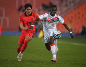 Mendoza, Argentina.- En las fotos tomadas el 28 de mayo del 2023, durante el partido entre Gambia y Corea del Sur en el estadio Malvinas Argentinas de Mendoza por la tercera y última fecha del grupo F del Mundial Sub-20. Gambia y Corea del Sur empataron 0-0, por lo que ambos equipos quedaron clasificados a los octavos de final, donde Gambia enfrentará a Uruguay y Corea del Sur lo hará con Ecuador.