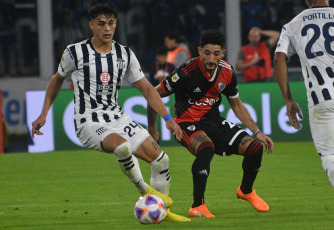 Córdoba, Argentina.- En las fotos tomadas el 14 de mayo del 2023, durante el partido entre Talleres y River Plate por la fecha 16 de la Liga Profesional Argentina en el Estadio Mario Alberto Kempes, de la ciudad de Córdoba. Talleres venció 2-1 a River, con goles de Rodrigo Garro (63 y 73) y sumó tres puntos posicionándose en la tercera casilla de la tabla con 30 puntos.