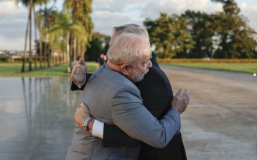 Brasilia, Brazil.- In the photos taken on May 2, 2023, the President of Brazil, Luiz Inácio Lula da Silva (left), received the President of Argentina, Alberto Fernández (right) at the Alvorada Palace, Brasilia, as part of the bilateral agenda that both countries hold. Argentina and Brazil are on their way to negotiating a bilateral agreement to alleviate the use of dollars from the Central Bank's reserves in bilateral trade, in a context of exchange favorable to the neighboring country.