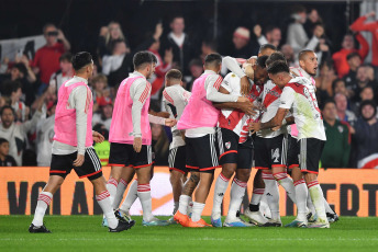 Buenos Aires, Argentina.- En las fotos tomadas el 7 de mayo del 2023, durante el partido entre River Plate y Boca Juniors por la fecha 15 de la Liga Profesional de Fútbol, en el Monumental ante más de 83 mil personas. River se impuso por 1 a 0 a un gol de Miguel Borja y sigue firme en lo más alto de la Liga Profesional con 37 unidades, sacándole 19 puntos a su clásico rival.