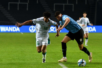 La Plata, Argentina.- En las fotos tomadas el 22 de mayo del 2023, durante el partido entre Uruguay e Irak en un encuentro disputado en el Estadio Único 'Diego Armando Maradona' de La Plata. Uruguay se estrenó en el Mundial Sub 20 de Argentina con una goleada de 4-0 sobre Irak, catapultándolo hacia la cima del Grupo E. Matías Abaldo, Andrés Ferrari, Facundo González y Alan Matturro, marcaron los goles que le dieron los primeros tres puntos a los dirigidos por Marcelo Broli.