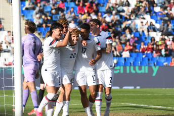 Mendoza, Argentina.- En las fotos tomadas el 30 de mayo del 2023, durante el partido entre Nueva Zelanda y Estados Unidos por los octavos de final del Mundial Sub20 en el estadio Malvinas Argentinas de Mendoza. Estados Unidos goleó 4-0 a Nueva Zelanda y se medirá en cuartos de final ante el ganador del cruce que disputarán Gambia-Uruguay.