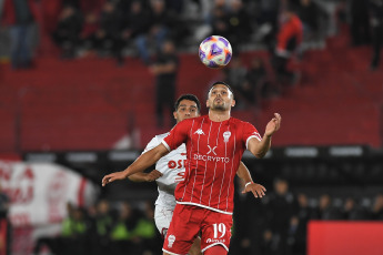 Buenos Aires, Argentina.- En las fotos tomadas el 29 de mayo del 2023, durante el partido entre Union y Huracán en un encuentro por la jornada 18 de la Liga Profesional Argentina en el Estadio Tomás Adolfo Ducó. Union venció por 1-0 a Huracán con un gol de Mauro Luna Diale, a los 22 minutos. En la próxima fecha, Huracán se medirá con Central Córdoba, mientras que Union tendrá como rival a Gimnasia.