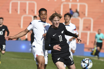 Mendoza, Argentina.- En las fotos tomadas el 30 de mayo del 2023, durante el partido entre Nueva Zelanda y Estados Unidos por los octavos de final del Mundial Sub20 en el estadio Malvinas Argentinas de Mendoza. Estados Unidos goleó 4-0 a Nueva Zelanda y se medirá en cuartos de final ante el ganador del cruce que disputarán Gambia-Uruguay.