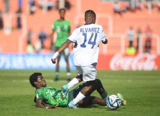 Mendoza, Argentina.- En las fotos tomadas el 23 de mayo del 2023, durante el partido entre República Dominicana y Nigeria en el estadio Malvinas Argentinas de la ciudad de Mendoza. La selección sub-20 de República Dominicana perdió 2-1 ante Nigeria. Nigeria suma así sus primeros tres puntos en el grupo D de este Mundial Sub-20.