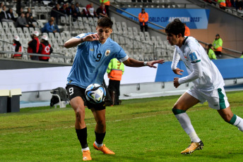 La Plata, Argentina.- En las fotos tomadas el 22 de mayo del 2023, durante el partido entre Uruguay e Irak en un encuentro disputado en el Estadio Único 'Diego Armando Maradona' de La Plata. Uruguay se estrenó en el Mundial Sub 20 de Argentina con una goleada de 4-0 sobre Irak, catapultándolo hacia la cima del Grupo E. Matías Abaldo, Andrés Ferrari, Facundo González y Alan Matturro, marcaron los goles que le dieron los primeros tres puntos a los dirigidos por Marcelo Broli.