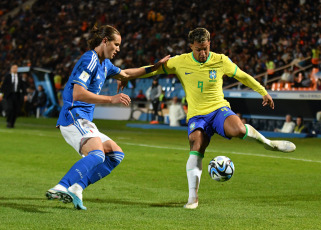 Mendoza, Argentina.- En las fotos tomadas el 21 de mayo del 2023, durante el partido entre Italia y Brasil en el estadio Malvinas Argentinas de Mendoza cerrando la segunda jornada del Mundial Sub-20. Italia ganó 3-2 ante Brasil y lidera el Grupo D. Brasil buscará recuperarse cuando enfrente en la próxima fecha a la debutante República Dominicana. Por su parte, Italia buscará la clasificación en su próximo partido ante su similar de Nigeria.