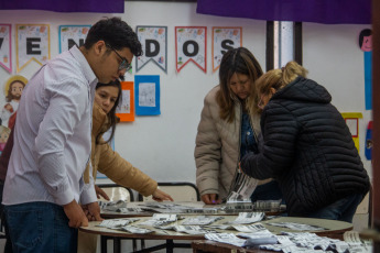 La Rioja, Argentina.- En las fotos tomadas el 7 de mayo del 2023, argentinos asistieron a los centros de votación para elegir gobernador, legisladores e intendentes municipales. La Corte Suprema de Justicia de Argentina suspendió los comicios para gobernador y vicegobernador previstos para este domingo (14) en las provincias de Tucumán y San Juan. Los votantes de ambos distritos suman el 5,3