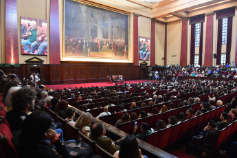 Buenos Aires, Argentina.- En las fotos tomadas el 15 de mayo del 2023, el expresidente de Uruguay, José "Pepe" Mujica, durante un acto en Buenos Aires. Seguidores del precandidato a presidente Javier Milei, agredieron verbalmente a Mujica en la antesala de la exposición que tenía prevista para el domingo 14 de mayo. “No hubo ningún momento en 200 o 300 mil años de historia en el que los grupos humanos no inventaran algo mágico en lo cual creer, que después lo fanatizaba”, indicó Mujica tras el episodio.