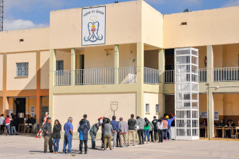 Jujuy, Argentina.- En las fotos tomadas el 7 de mayo del 2023, argentinos emitieron su voto en las elecciones locales en Jujuy. Los candidatos oficialistas ganaron las elecciones locales a gobernador que se llevaron a cabo este domingo en las provincias de Misiones, La Rioja y Jujuy, que se ubican en el norte de Argentina, según el recuento provisional de los votos.