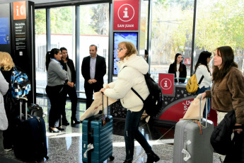 San Juan, Argentina.- En las fotos tomadas el 11 de mayo del 2023, muestra el Aeropuerto Internacional San Juan. Más de 990 mil visitantes extranjeros ingresaron en marzo a la Argentina, mientras que las salidas hacia el exterior alcanzaron una cifra superior a las 960 mil personas, según un informe elaborado por el Instituto Nacional de Estadísticas y Censos (Indec), a través de la Encuesta de Turismo Internacional (ETI).