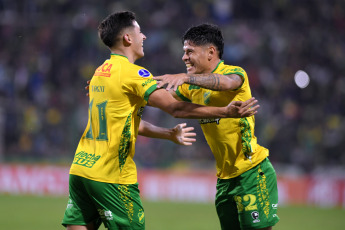 Buenos Aires, Argentina.- En las fotos tomadas el 4 de mayo del 2023, durante el partido entre Defensa y Justicia y Peñarol en el estadio Norberto “Tito” Tomaghello por la tercera fecha del Grupo F de la Copa Sudamericana. Defensa y Justicia goleó 4-1 a Peñarol de Montevideo golpeando en los momentos justos y tres de sus tantos fueron golazos. Su segundo triunfo en el tornero lo acomodó en su zona.