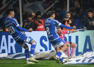 Mendoza, Argentina.- En las fotos tomadas el 22 de junio del 2023, durante el partido entre Boca Juniors y Godoy Cruz por la fecha 21 del torneo de la Liga Profesional en el estadio Malvinas Argentinas, de Mendoza. Godoy Cruz logró un histórico triunfo por 4 a 0 ante Boca Juniors, que deambula en mitad de tabla de la Liga Profesional. El elenco que dirige Jorge Almirón sumó su tercer partido sin victorias como visitante.