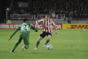 La Plata, Argentina.- En las fotos tomadas el 28 de junio del 2023, durante el partido entre Estudiantes y Oriente Petrolero en el cierre del grupo C de la Copa Sudamericana en el Estadio Jorge Luis Hirschi. Estudiantes goleó 4 a 0 a Oriente Petrolero pero terminó segundo en el Grupo C, que lo derivó al repechaje que tendrá que jugar con un tercero de Libertadores para clasificarse a octavos de final.