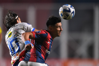 Buenos Aires, Argentina.- En las fotos tomadas el 27 de junio del 2023, durante el partido entre San Lorenzo y Estudiantes de Mérida por la sexta fecha del Grupo H de la Copa Sudamericana 2023 en el Estadio Pedro Bidegain. San Lorenzo goleó por 4-1 a Estudiantes de Mérida, y gracias al triunfo de Fortaleza ante Palestino, consiguió la clasificación a los 16avos de la competencia.