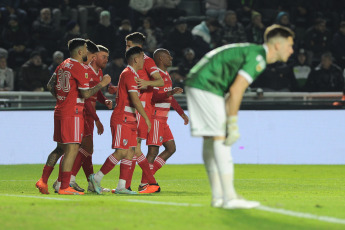 Buenos Aires, Argentina.- En las fotos tomadas el 12 de junio del 2023, durante el partido entre River y Banfield por la jornada 20 de la Liga Profesional Argentina en el Estadio Florencio Solá. River venció por 4-1 a Banfield como visitante. Para Banfield el gol fue marcado por Milton Giménez (a los 40 minutos). Para River los goles fueron marcados por Lucas Beltrán (a los 6, 48 minutos), Pablo Solari (a los 21 minutos) y Salomón Rondón (a los 94 minutos). En la próxima fecha, River se medirá con Instituto, mientras que Banfield tendrá como rival a Belgrano.