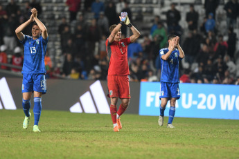 La Plata, Argentina.- En las fotos tomadas el 31 de mayo del 2023, Inglaterra se enfrenta a su par de Italia en el estadio Diego Armando Maradona de la capital bonaerense de La Plata, por los octavos de final del Mundial de la categoría Argentina 2023. Italia venció 2-1 a Inglaterra y se clasificó a los cuartos de final del Mundial Sub 20 y será nuevo rival de Colombia. Los goles fueron marcados por Tommaso Baldanzi y Cesare Casadei para la Scuadra Azzurra, y Alfie Devine para los Tres Leones.