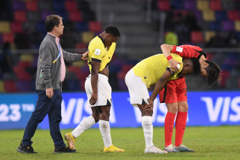 Santiago del Estero, Argentina.- En las fotos tomadas el 1 de junio del 2023, durante el partido entre Corea del Sur y Ecuador por los octavos de final de la Copa Mundial Sub-20 en el Estadio Único Madre de Ciudades, en Santiago del Estero. Corea del Sur derrotó a Ecuador por 3-2 con los goles de Lee Young-jun y Bae Jun-ho, en el primer tiempo, y de Choi Seok-hyun, a inicios del segundo tiempo. La selección surcoreana, se enfrentará a Nigeria en los cuartos de final.