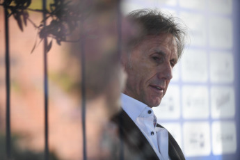 Buenos Aires, Argentina.- En las fotos tomadas el 5 de junio del 2023, Ricardo Gareca se despidió de Vélez Sarsfield tras un segundo ciclo en donde las cosas no salieron bien para el ex entrenador de la Selección peruana. "No pude mejorar a Vélez y soy responsable. Me costó encontrarle la vuelta al equipo" , dijo el ‘Tigre’ en una rueda de prensa.