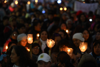 Jujuy, Argentina.- En las fotos tomadas el 21 de junio del 2023, durante la marcha de antorchas en Jujuy por la liberación de los detenidos. Tras los incidentes que se produjeron en las inmediaciones de la Legislatura de Jujuy, manifestantes exigen la liberación de las casi 70 personas que fueron detenidas durante los enfrentamientos con las fuerzas de seguridad.