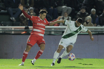 Buenos Aires, Argentina.- En las fotos tomadas el 12 de junio del 2023, durante el partido entre River y Banfield por la jornada 20 de la Liga Profesional Argentina en el Estadio Florencio Solá. River venció por 4-1 a Banfield como visitante. Para Banfield el gol fue marcado por Milton Giménez (a los 40 minutos). Para River los goles fueron marcados por Lucas Beltrán (a los 6, 48 minutos), Pablo Solari (a los 21 minutos) y Salomón Rondón (a los 94 minutos). En la próxima fecha, River se medirá con Instituto, mientras que Banfield tendrá como rival a Belgrano.