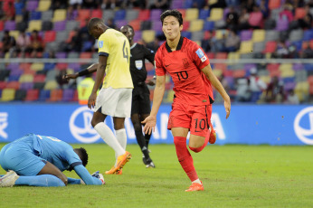 Santiago del Estero, Argentina.- En las fotos tomadas el 1 de junio del 2023, durante el partido entre Corea del Sur y Ecuador por los octavos de final de la Copa Mundial Sub-20 en el Estadio Único Madre de Ciudades, en Santiago del Estero. Corea del Sur derrotó a Ecuador por 3-2 con los goles de Lee Young-jun y Bae Jun-ho, en el primer tiempo, y de Choi Seok-hyun, a inicios del segundo tiempo. La selección surcoreana, se enfrentará a Nigeria en los cuartos de final.