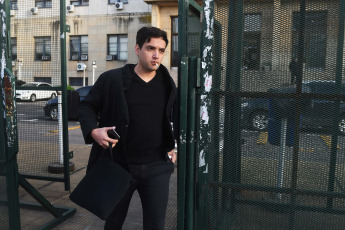 Buenos Aires, Argentina.- En las fotos tomadas el 5 de junio del 2023, el referente de la agrupación Revolución Federal, Jonathan Morel, es visto al presentarse en los tribunales federales de Retiro para una nueva declaración indagatoria en la causa en la que está procesado por "incitación a la violencia colectiva" por proferir insultos y amenazas contra el intendente Jorge Ferraresi, Victoria Donda, Víctor Hugo Morales y dos diputadas oficialistas. Morel, sostuvo que no tiene "absolutamente" nada que ver con el atentado a la vicepresidenta Cristina Fernández de Kirchner.