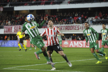 La Plata, Argentina.- En las fotos tomadas el 28 de junio del 2023, durante el partido entre Estudiantes y Oriente Petrolero en el cierre del grupo C de la Copa Sudamericana en el Estadio Jorge Luis Hirschi. Estudiantes goleó 4 a 0 a Oriente Petrolero pero terminó segundo en el Grupo C, que lo derivó al repechaje que tendrá que jugar con un tercero de Libertadores para clasificarse a octavos de final.