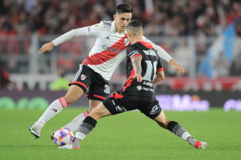 Buenos Aires, Argentina.- En las fotos tomadas el 22 de junio del 2023, durante el partido entre River Plate e Instituto en el Estadio Monumental. River Plate derrotó 3-1 a Instituto y estiró su diferencia a 10 puntos sobre su escolta, Talleres, que tiene un partido menos. Goles de Nicolás De La Cruz, Nacho Fernández y Lucas Beltrán para el conjunto de Martín Demichelis.