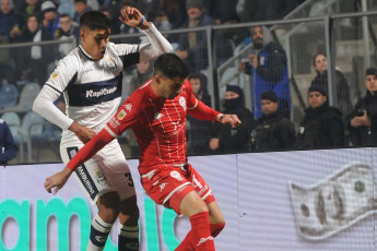 La Plata, Argentina.- In the photos taken on June 13, 2023, during the match between Gimnasia and Huracán for the 20th. date of the Argentine Professional League at the Juan Carmelo Zerillo Stadium. Gimnasia beat Huracán 1-0 at home. The goal was scored by Cristian Tarragona, at 89 minutes. On the next date, Gimnasia will face Central Córdoba, while Huracán will have Newell's as a rival.