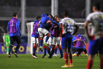 Buenos Aires, Argentina.- En las fotos tomadas el 27 de junio del 2023, durante el partido entre San Lorenzo y Estudiantes de Mérida por la sexta fecha del Grupo H de la Copa Sudamericana 2023 en el Estadio Pedro Bidegain. San Lorenzo goleó por 4-1 a Estudiantes de Mérida, y gracias al triunfo de Fortaleza ante Palestino, consiguió la clasificación a los 16avos de la competencia.