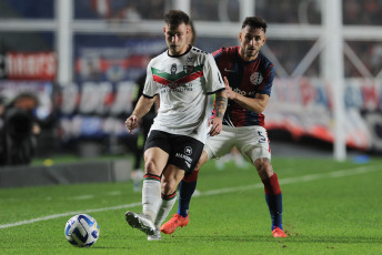 Buenos Aires, Argentina.- En las fotos tomadas el 8 de junio del 2023, durante el partido entre San Lorenzo y Palestino en el Estadio Nuevo Gasómetro. San Lorenzo empató 0-0 con Palestino de Chile y pende de un hilo su clasificación al repechaje para avanzar a los octavos de final de la Copa Sudamericana.