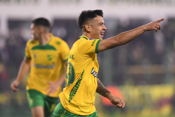 Buenos Aires, Argentina.- En las fotos tomadas el 29 de junio del 2023, durante el partido entre Millonarios y Defensa y Justicia en el estadio Norberto Tomaghello por la Copa Sudamericana. Millonarios perdió 3-1 con Defensa y Justicia y se quedó por fuera de la Copa Sudamericana. Los embajadores, recientemente coronado campeón de la Liga BetPlay, sufrieron en su visita a territorio argentino y se quedaron por fuera del certamen continental.