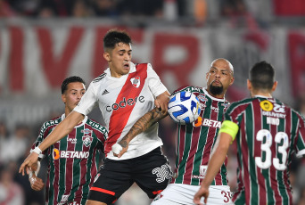 Buenos Aires, Argentina.- En las fotos tomadas el 7 de junio del 2023, durante el partido entre River Plate y Fluminense en el Estadio Monumental por la jornada 5 del grupo D de la Copa Libertadores. River, se mantiene en la lucha para avanzar a los octavos de final de la Copa Libertadores luego de ganar por 2-0 a Fluminense y escalar al segundo lugar del grupo D.