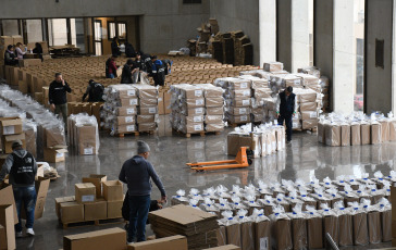 Córdoba, Argentina.- En las fotos tomadas el 20 de junio del 2023, la Justicia Electoral de Córdoba avanza en la preparación logística y diseña el operativo para el armado de urnas para las elecciones de gobernador del próximo domingo, en las que se decidirá el sucesor de Juan Schiaretti y que tiene a Martín Llaryora (Hacemos Unidos por Córdoba) y Luis Juez (Juntos por el Cambio) como favoritos. Además, se elegirán autoridades en 227 comunas y municipios, las cuales decidieron pegar sus elecciones a los comicios provinciales.