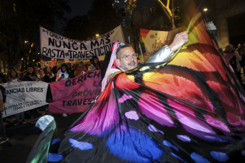 Buenos Aires, Argentina.- En las fotos tomadas el 28 de junio del 2023, argentinos participan de una marcha y distintas actividades para celebrar la diversidad en el Día del Orgullo en Buenos Aires. Se celebra el Día Internacional del Orgullo LGBTTIQ+ para fomentar la tolerancia e igualdad entre las personas, sea cual fuere su orientación sexual, en conmemoración de los disturbios de Stonewall (Nueva York, EE.UU.) desatados el 28 de junio de 1969, que marcaron el inicio del movimiento de liberación homosexual.