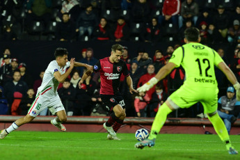 Rosario, Argentina.- En las fotos tomadas el 29 de junio del 2023, durante el partido entre Newell’s y Audax, por la fecha 6 de la Copa Sudamericana 2023 en el estadio Marcelo Bielsa. El argentino Newell’s Old Boys y el chileno Audax Italiano empataron 1-1, definiendo el pasaje de los rosarinos a octavos de final y los itálicos a un repechaje.