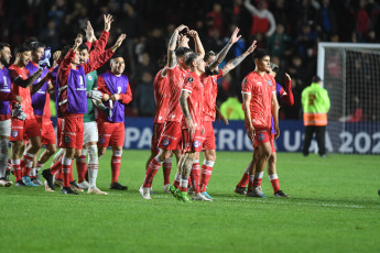 La Plata, Argentina.- En las fotos tomadas el 7 de junio del 2023, durante el partido entre Argentinos Juniors y Liverpool de Uruguay en el Estadio Diego Armando Maradona. Argentinos Juniors derrotó 2-1 como local a Liverpool de Uruguay y clasificó a los octavos de final de la Copa Libertadores de América.