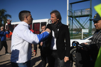 Buenos Aires, Argentina.- En las fotos tomadas el 5 de junio del 2023, Ricardo Gareca (centro) se despidió de Vélez Sarsfield tras un segundo ciclo en donde las cosas no salieron bien para el ex entrenador de la Selección peruana. "No pude mejorar a Vélez y soy responsable. Me costó encontrarle la vuelta al equipo" , dijo el ‘Tigre’ en una rueda de prensa.