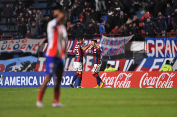 Buenos Aires, Argentina.- En las fotos tomadas el 27 de junio del 2023, durante el partido entre San Lorenzo y Estudiantes de Mérida por la sexta fecha del Grupo H de la Copa Sudamericana 2023 en el Estadio Pedro Bidegain. San Lorenzo goleó por 4-1 a Estudiantes de Mérida, y gracias al triunfo de Fortaleza ante Palestino, consiguió la clasificación a los 16avos de la competencia.