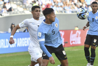 La Plata, Argentina.- En las fotos tomadas el 8 de junio del 2023, durante el partido entre Uruguay e Israel en el Estadio Único Diego Armando Maradona. La selección de Uruguay se clasificó este jueves a la final del Mundial Sub-20 tras vencer por 1-0 a Israel con gol de Anderson Duarte. La Selección de Uruguay enfrentará a Italia en la final.